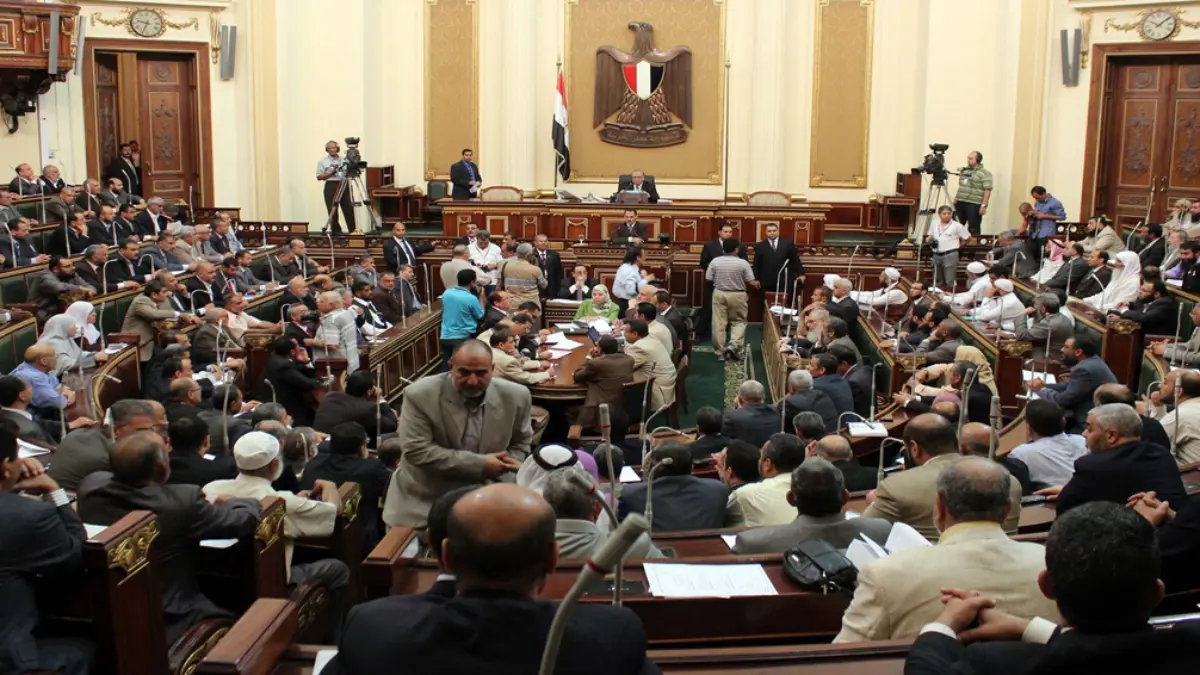 البرلمان المصري يقر بشكل نهائي قانون الضريبة على الدخل