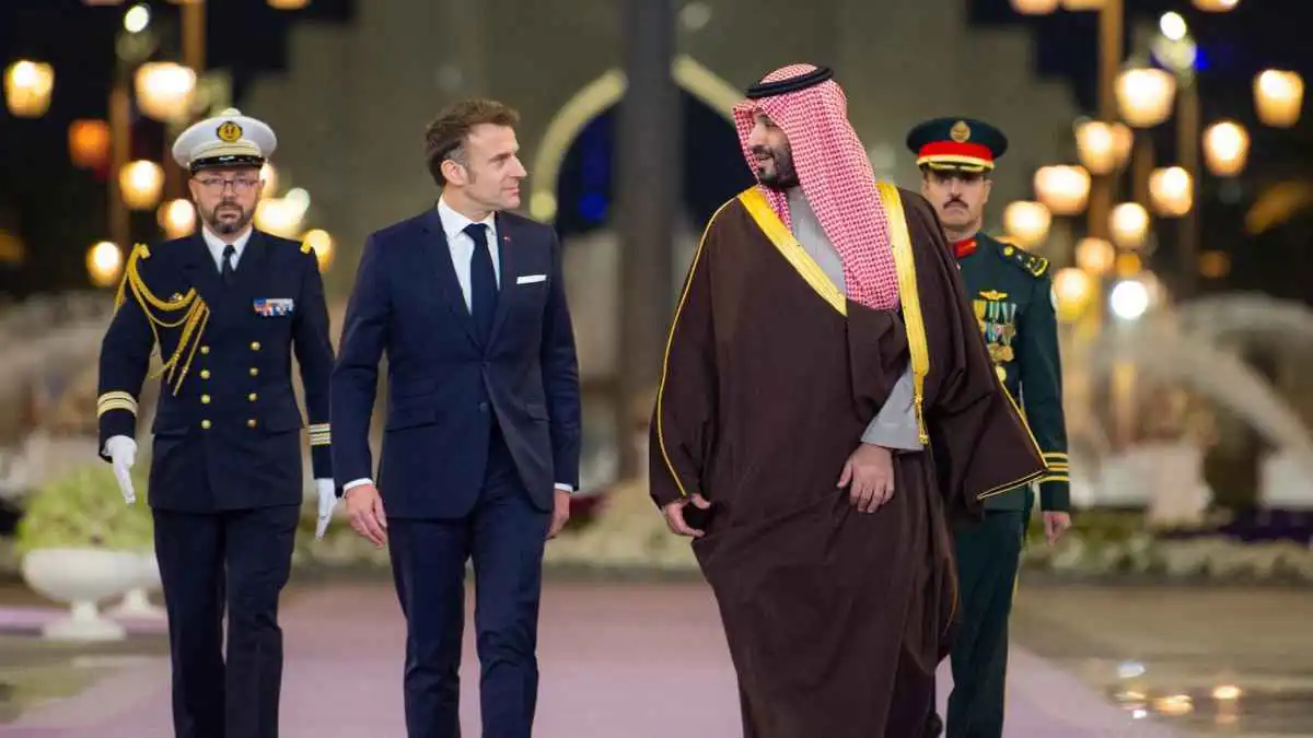 ولي العهد السعودي يدعو إلى إدانة أي إجراءات تقوض حل الدولتين