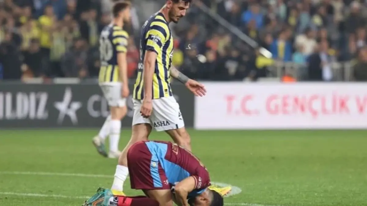 طرابزون سبور يدين بصق ساميت أكايدين لاعب فنربخشة على محمود تريزيغيه خلال سجوده (صورة)