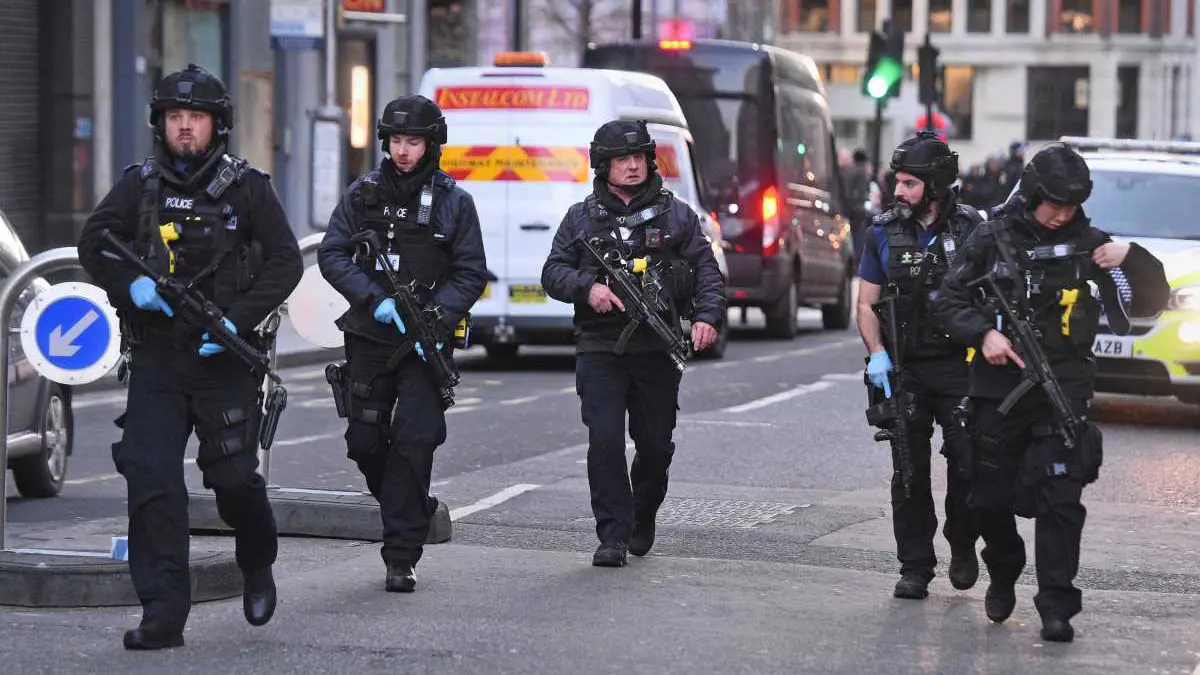 إصابة شخصين بحادث طعن وسط لندن