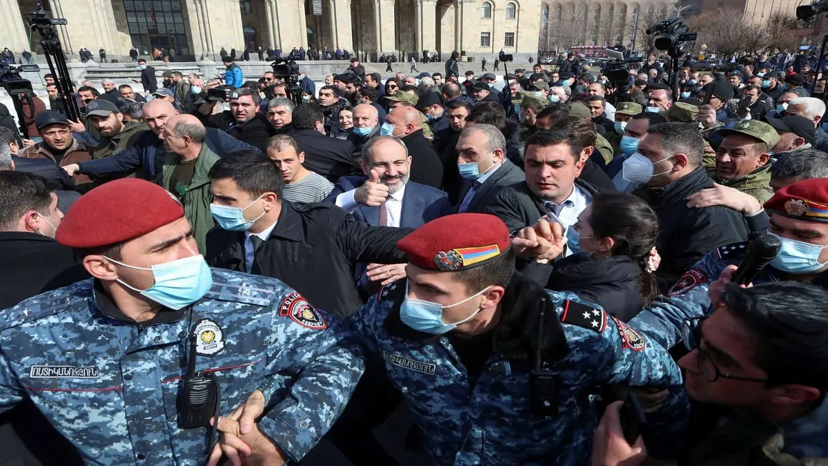 كيف تحول رئيس وزراء أرمينيا نيكول باشينيان من بطل ثورة إلى "خائن"؟