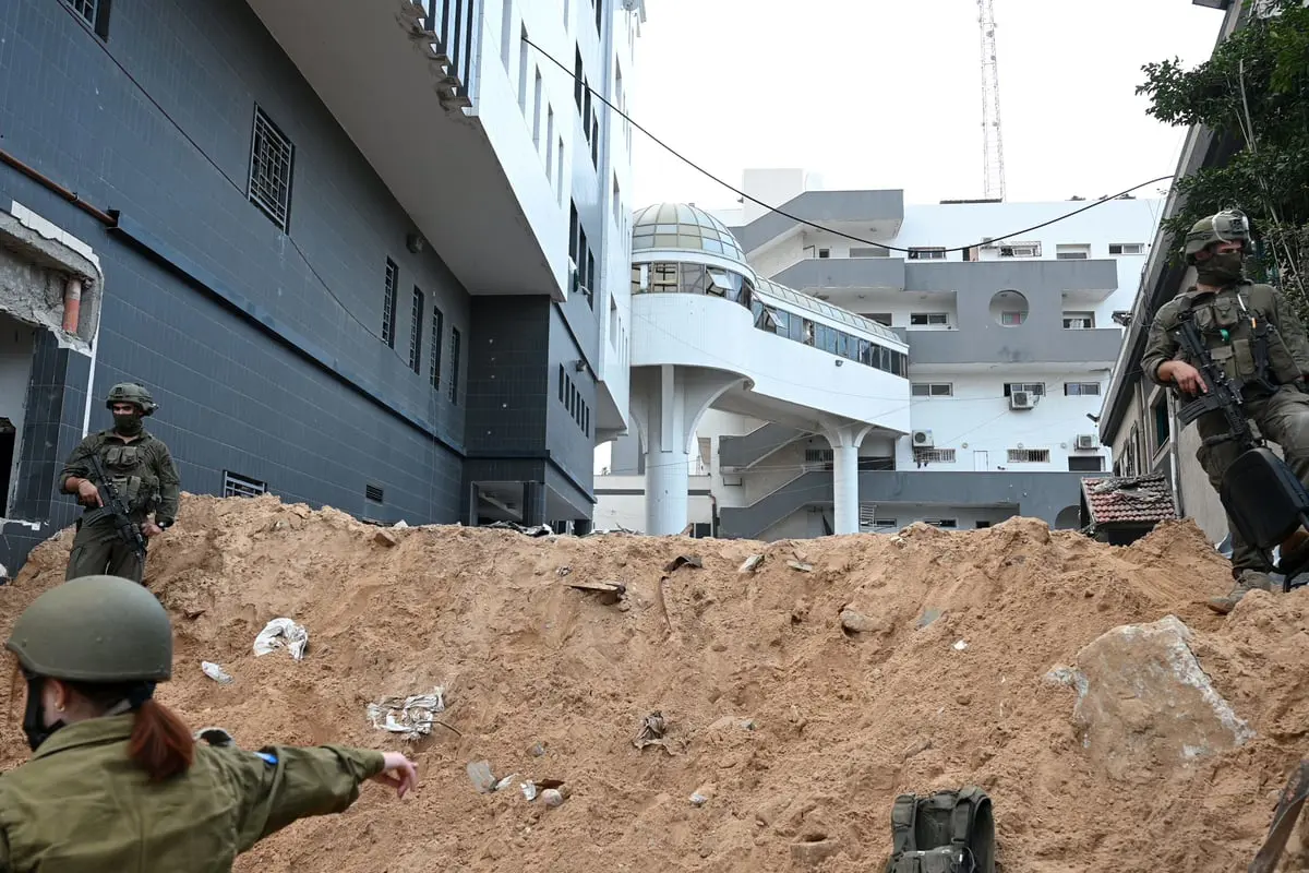الجيش الإسرائيلي يهدد بقصف مجمع الشفاء 