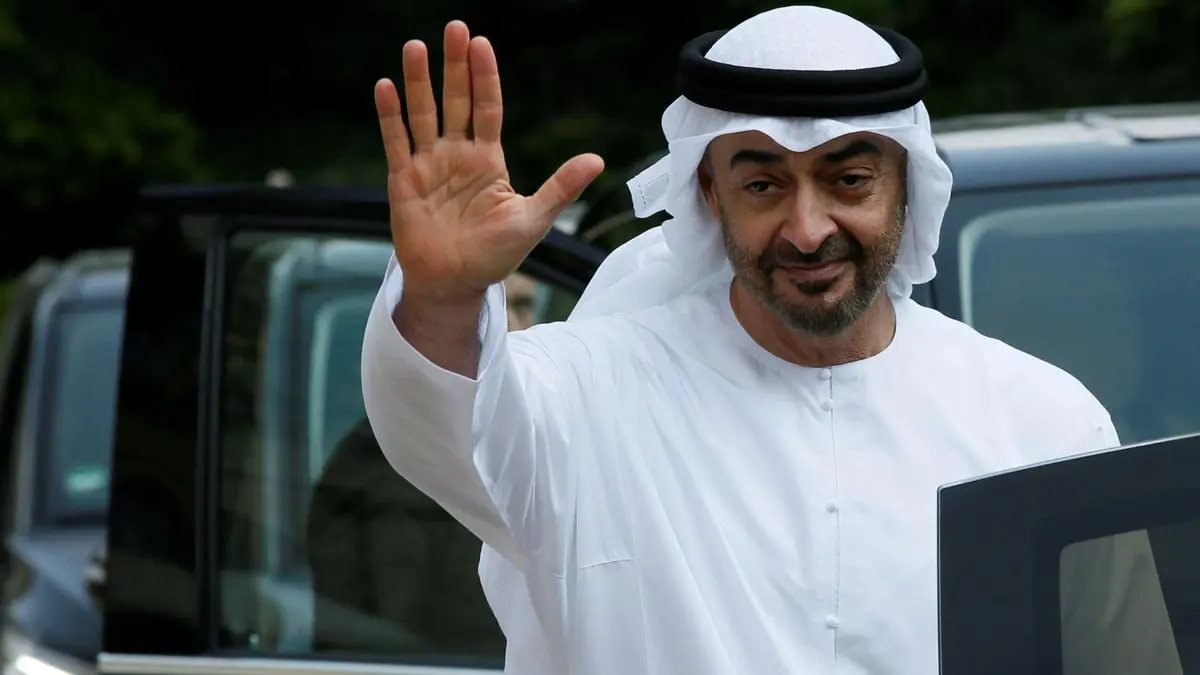 بالفيديو.. محمد بن زايد يتجول في "غاليريا مول"