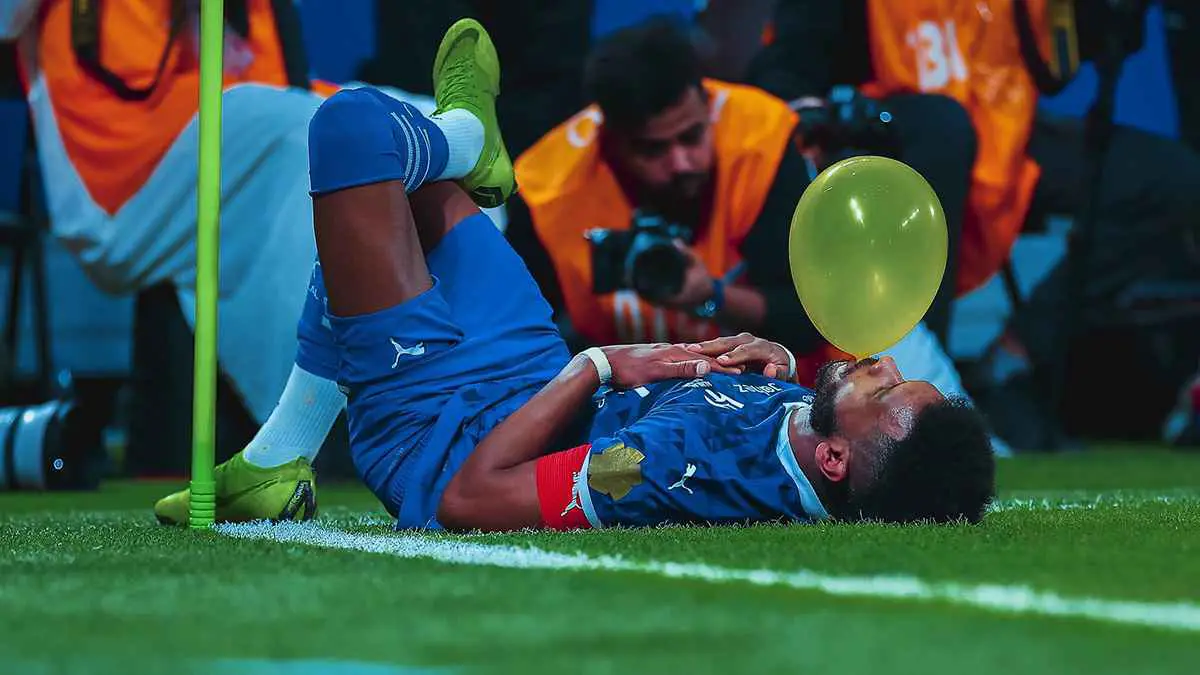 علي البليهي نجم نادي الهلال السعودي