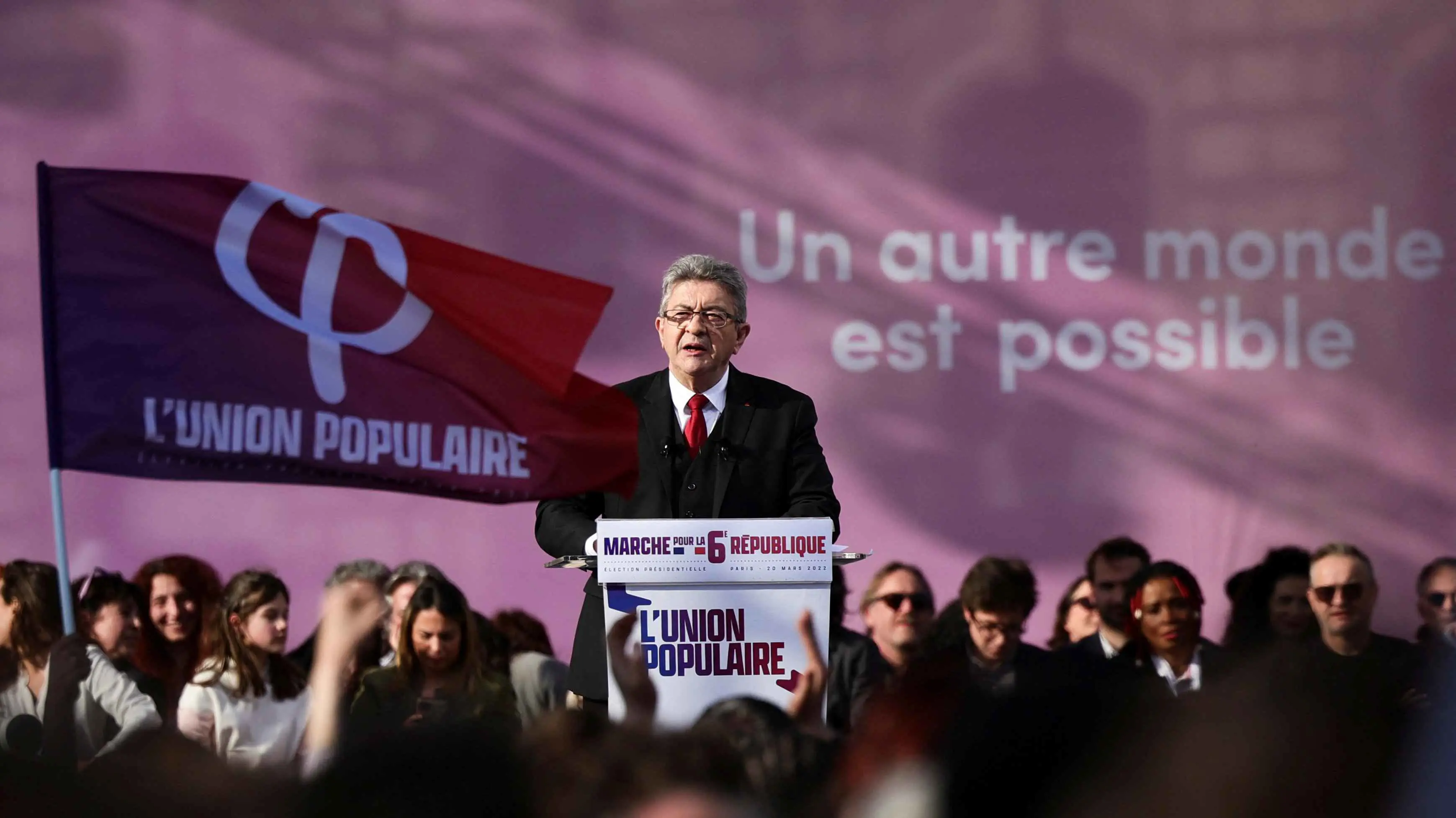 يمينًا ويسارًا ووسطًا.. لماذا تتجه الحياة السياسية الفرنسية إلى "التطرف"؟
