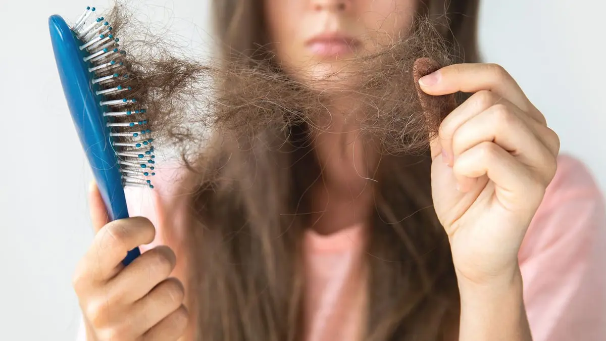 تساقط الشعر قد يكون مؤشرا على "اضطراب داخلي"