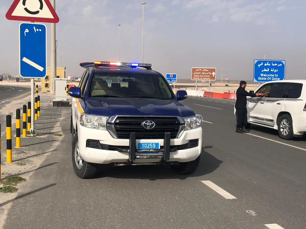 سائق متهور يلقى عقوبة غير مسبوقة في قطر (فيديو)