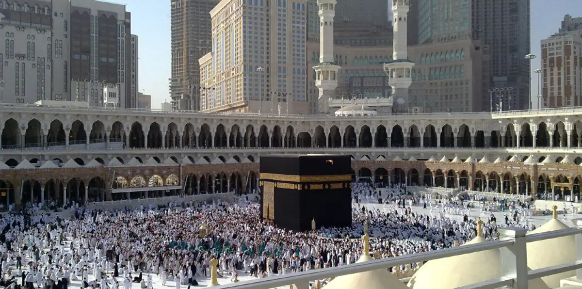 بالصور.. تعرّف على أسرار النظافة الدائمة للحرم المكي ورائحته الزكية