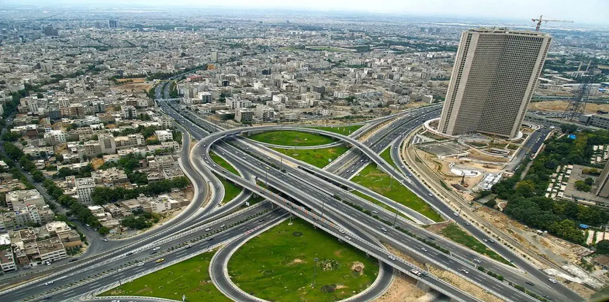 بسبب الغلاء وتلوث الهواء.. سكان طهران يبدأون موسم الهجرة إلى الشمال