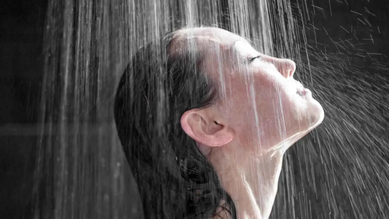 لماذا تحب النساء الاستحمام بالماء الساخن؟