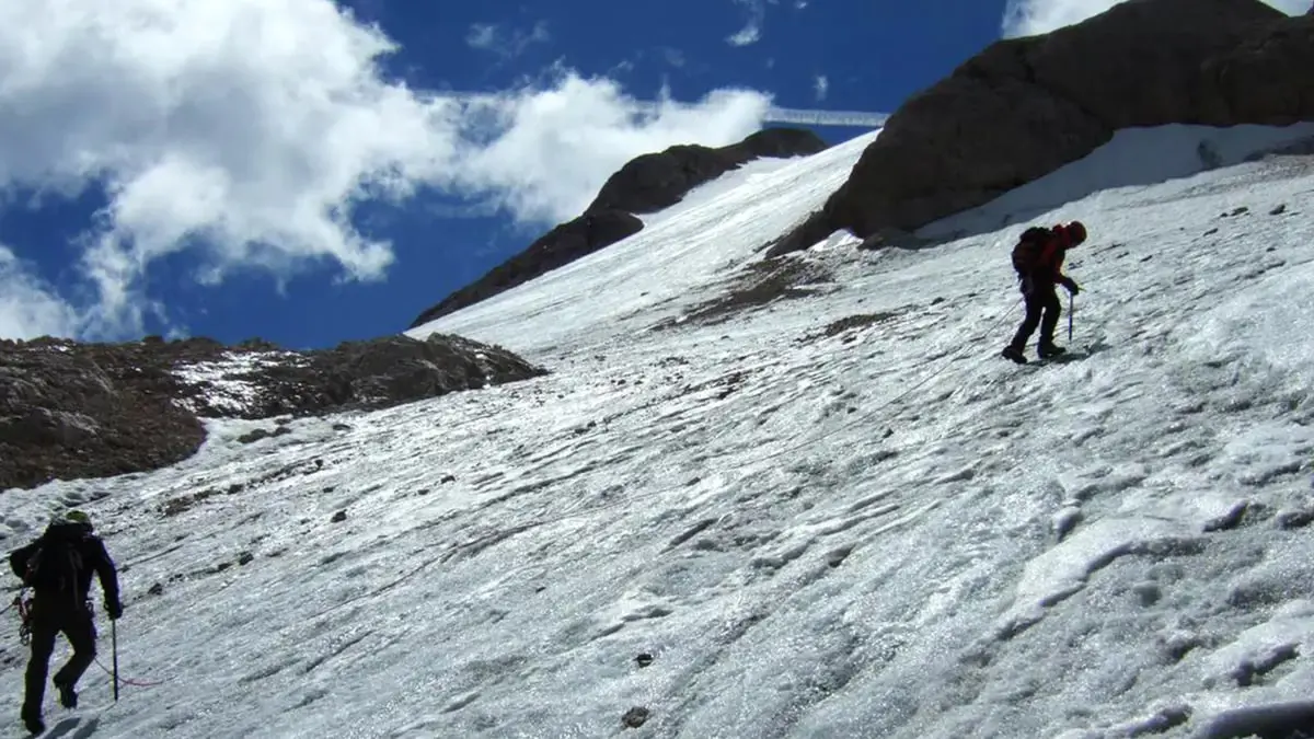 كدنا نموت.. سياح يوثقون انهيارا جليديا مروعا في قيرغيزستان (فيديو)