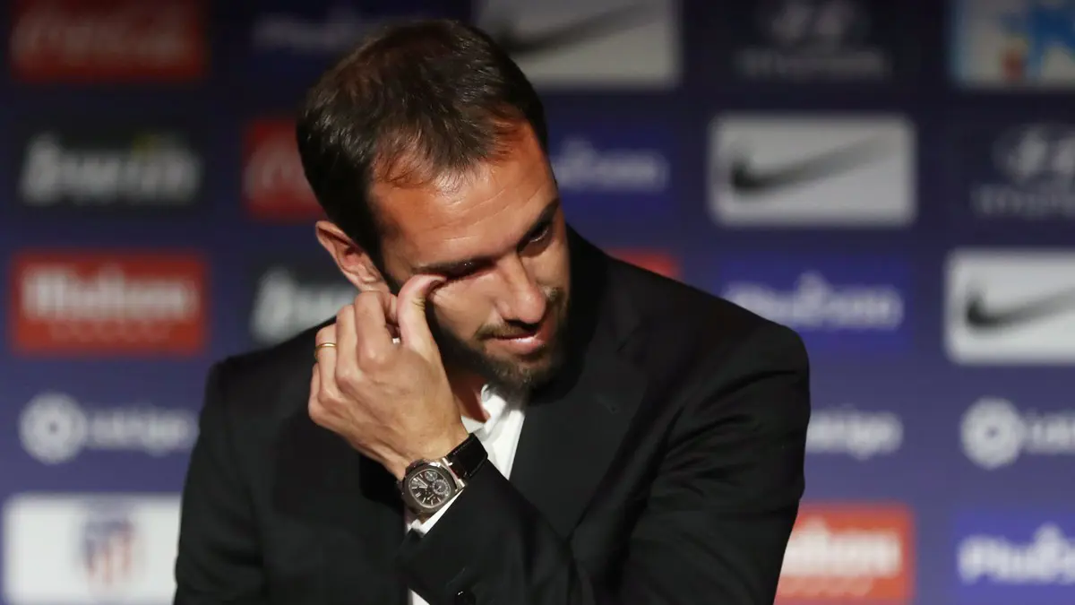 غودين يعلن رحيله عن أتلتيكو مدريد "باكيًا" (صورة)