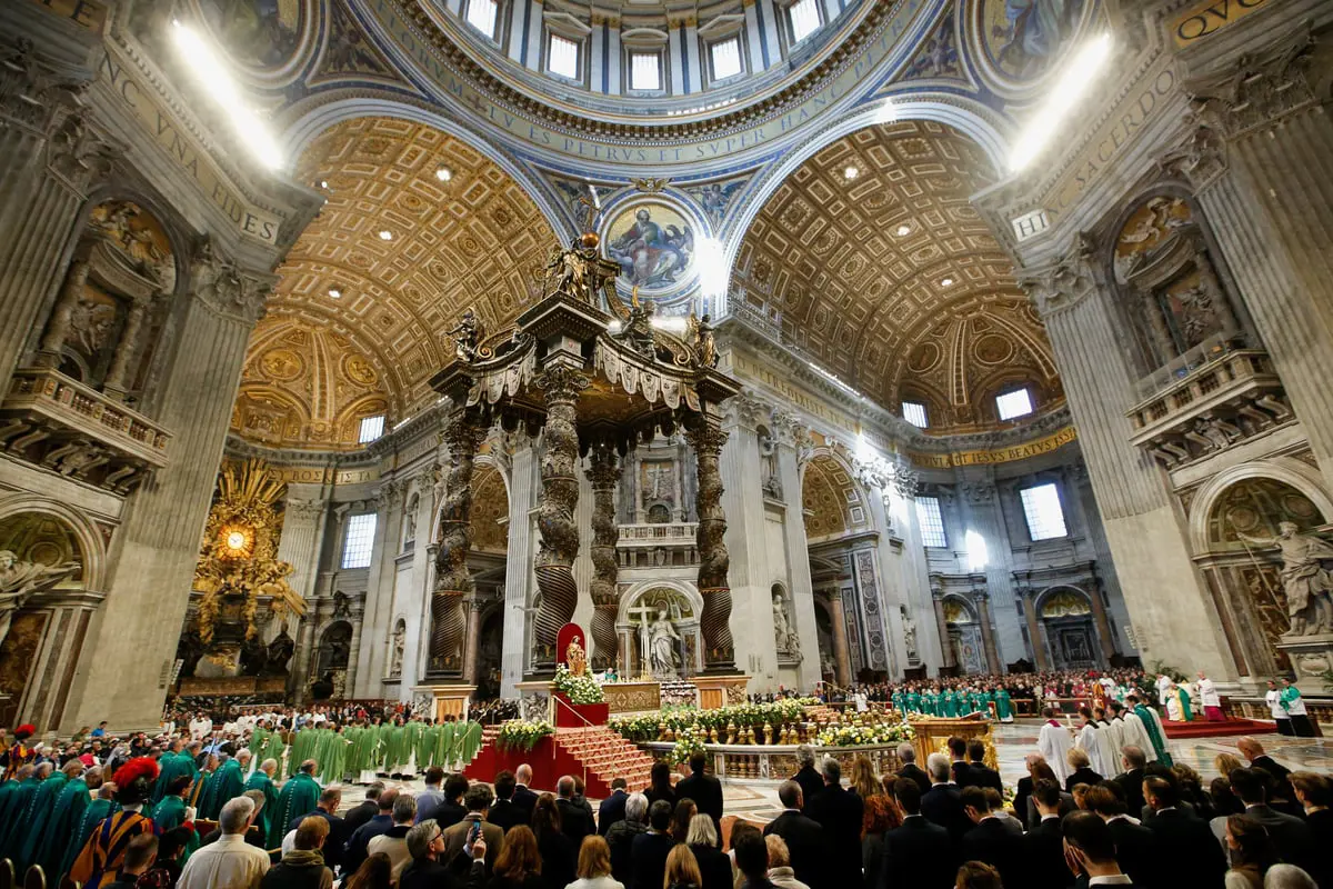 الفاتيكان يحظر الوشم وثقب الجسم على العاملين بكاتدرائية القديس بطرس