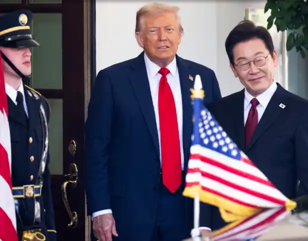 ترامب رفقة الرئيس الكوري الجنوبي لي جاي ميونغ