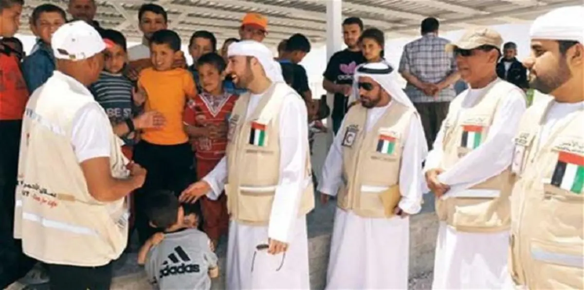 الهلال الأحمر الإماراتي يوزع مساعدات غذائية في باب المندب