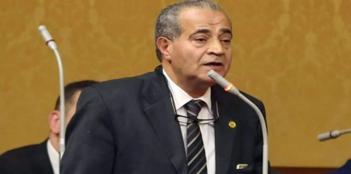 هل يطيح البرلمان المصري بوزير التموين بسبب "الشيبسي المسرطن"؟