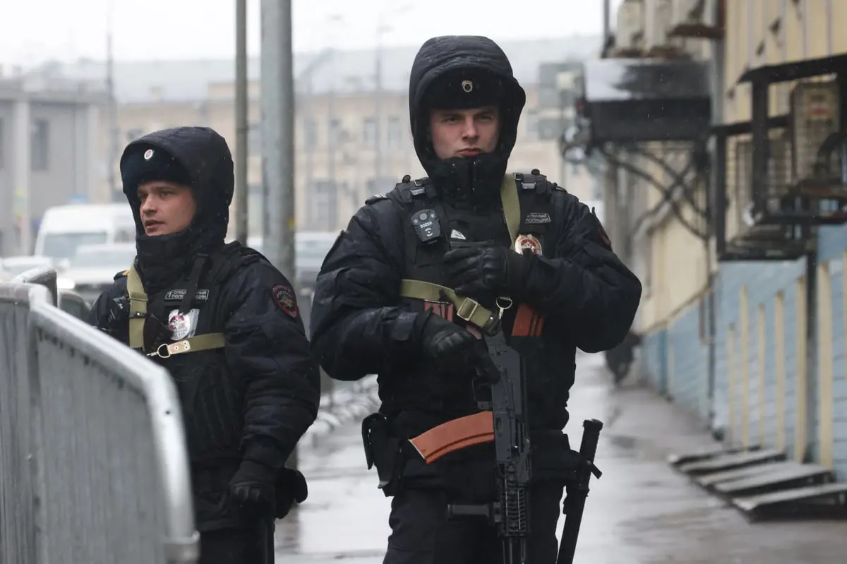 روسيا توقف شخصين بتهمة التخطيط لمهاجمة مواقع أمنية