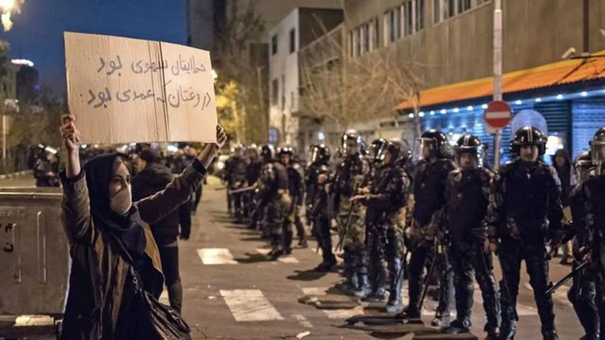 إيران.. الحكومة تقدم مشروع قانون يسهل استخدام السلاح ضد المظاهرات