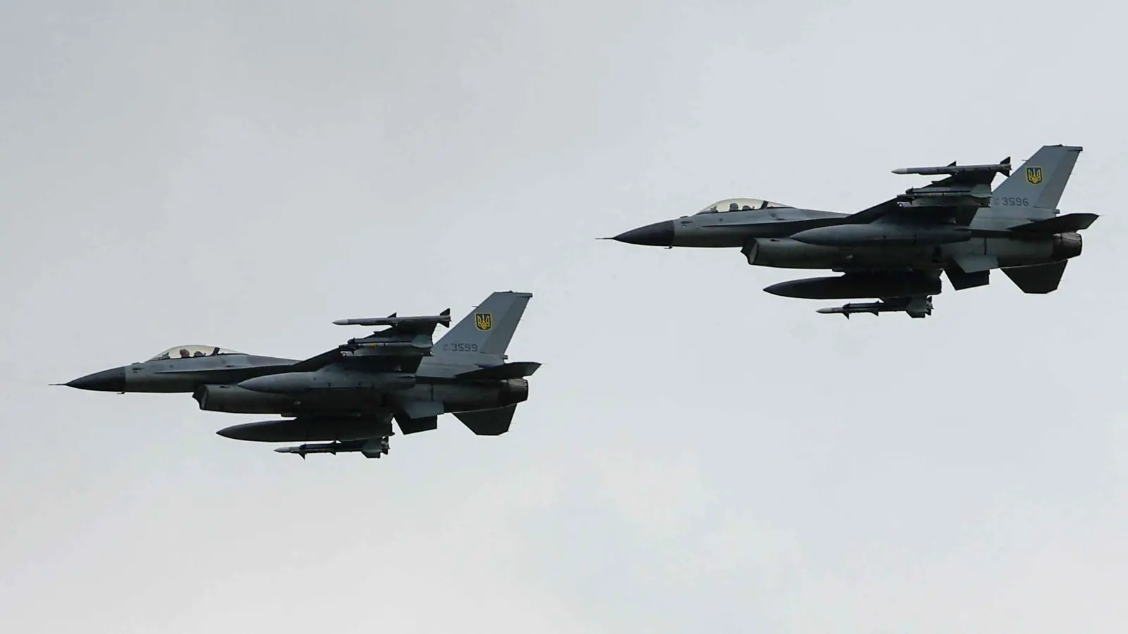 أوكرانيا تعلن تعرض مقاتلة F16 لحادث وتؤكد نجاة الطيار