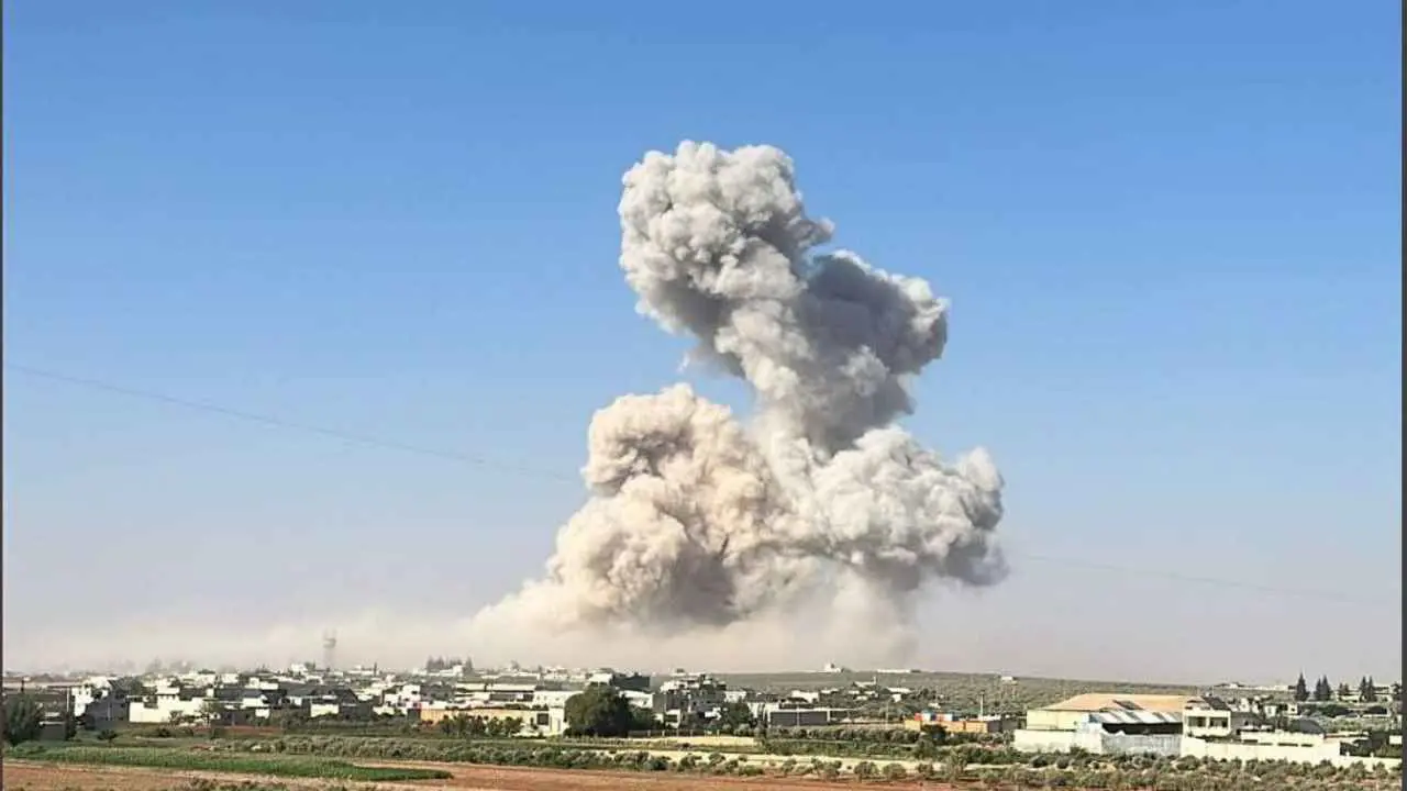 مستودع ذخائر "سري" يتسبب بانفجار ضخم في حلب (فيديو)