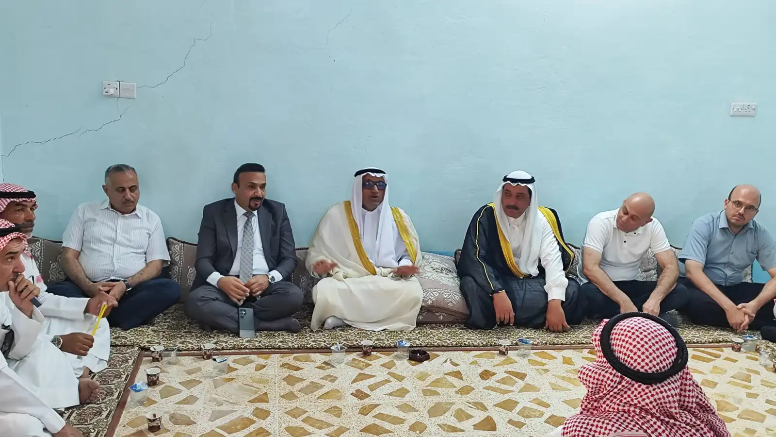 من اجتماع الصلح بين قبيلة الفتاة وقبيلة الدكتور