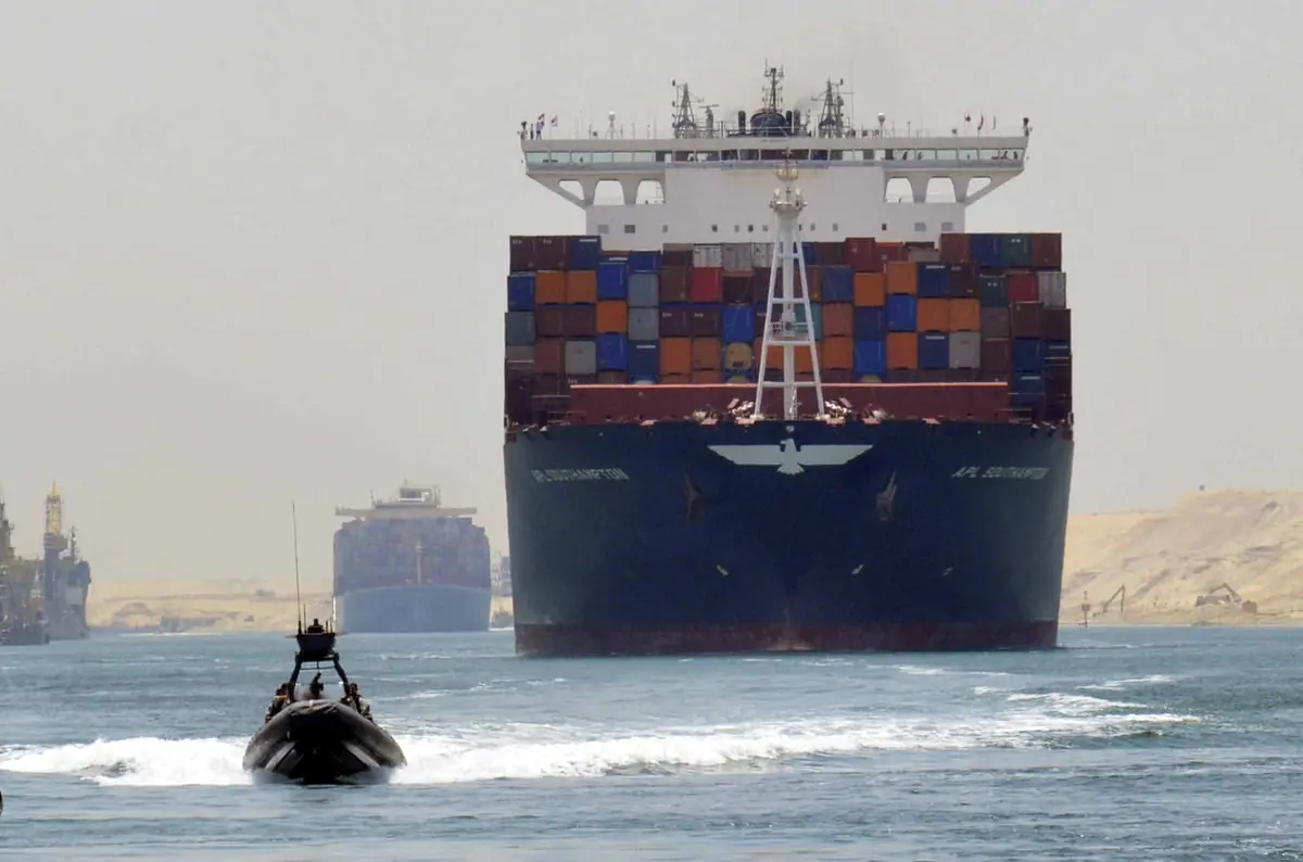 انخفاض التجارة عبر قناة السويس 42% بسبب هجمات ميليشيا الحوثي