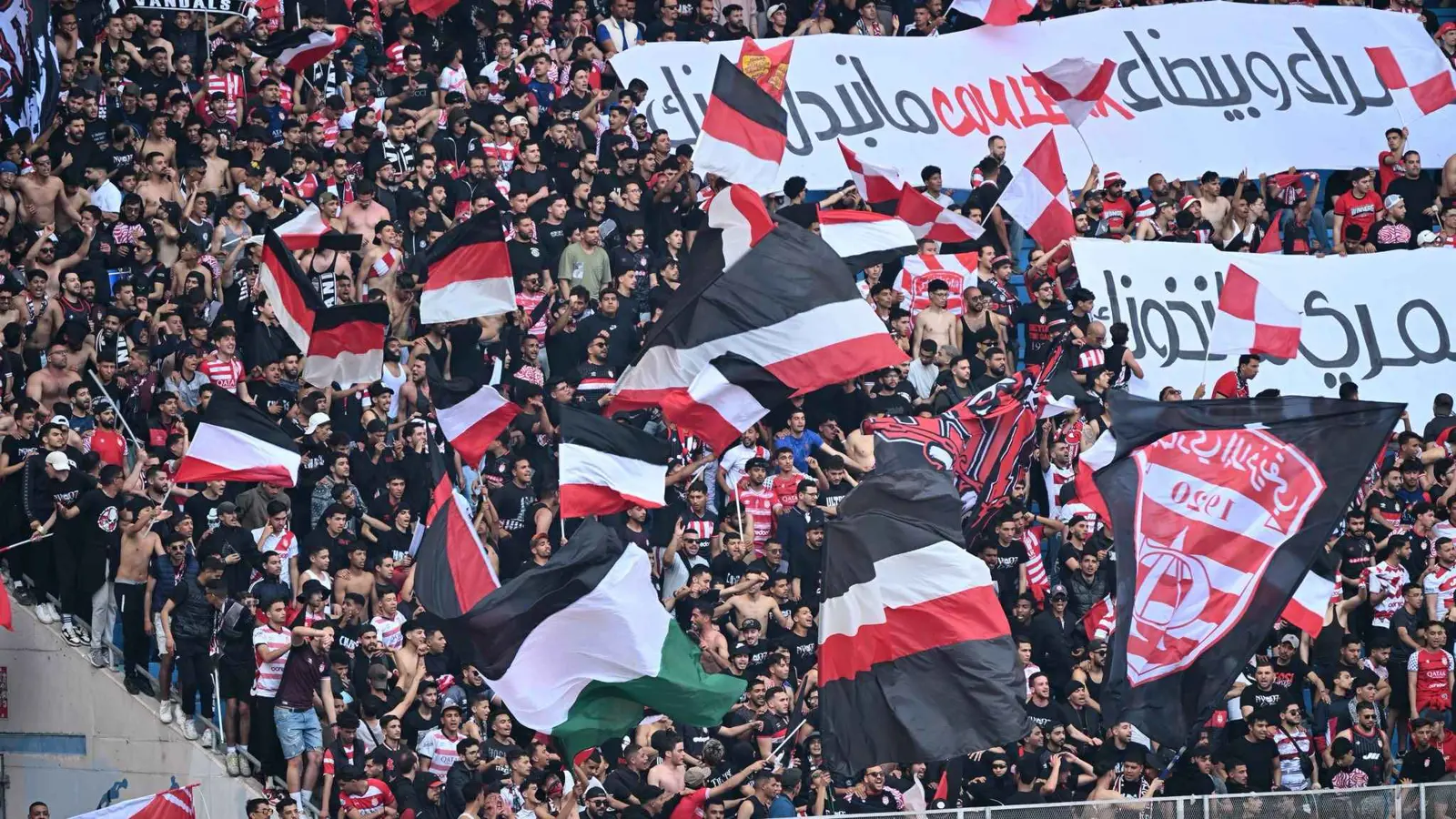 رئيس سابق للإفريقي التونسي يجمّد حسابات النادي ويفجّر أزمة جديدة