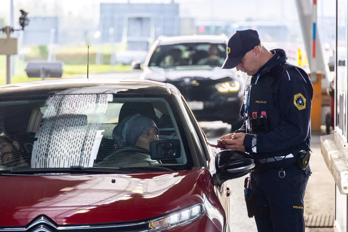 سلوفينيا تنشر الشرطة على حدودها مع كرواتيا والمجر