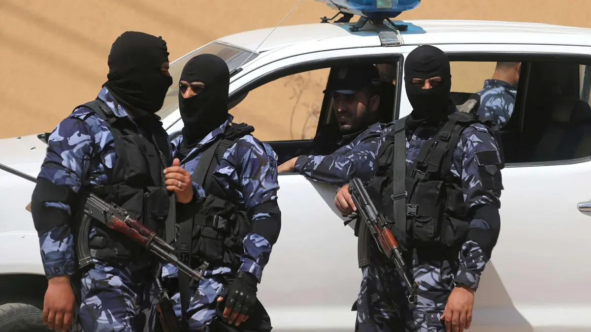 شرطة حماس تعتدي على فلسطينيين بينهم نساء بعد سلب أرضهم بغزة (فيديو)
