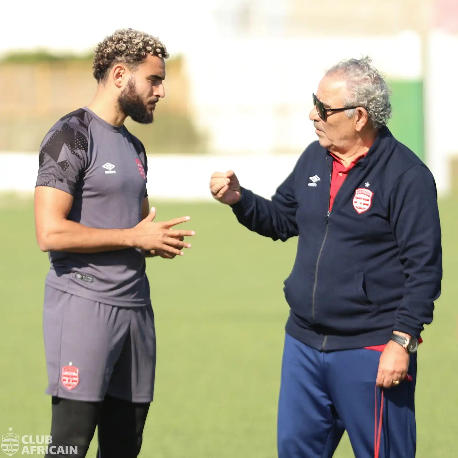 البنزرتي مع لاعب الإفريقي غيث الصغير
