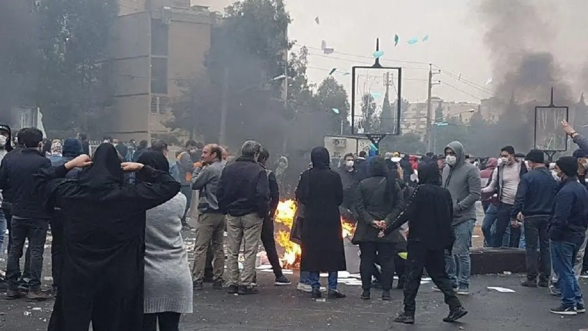 بعد ضغوط شعبية.. إيران تعيد النظر في إعدام 3 متظاهرين