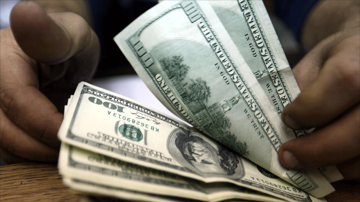 كيف تؤثر "الأموال الساخنة"في سعر الدولار أمام الجنيه بمصر؟