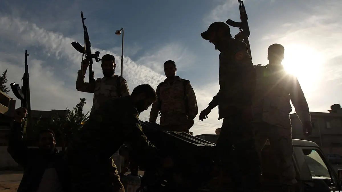 اشتباكات بالأسلحة الثقيلة بين مليشيات متناحرة في مدينة الزاوية الليبية 