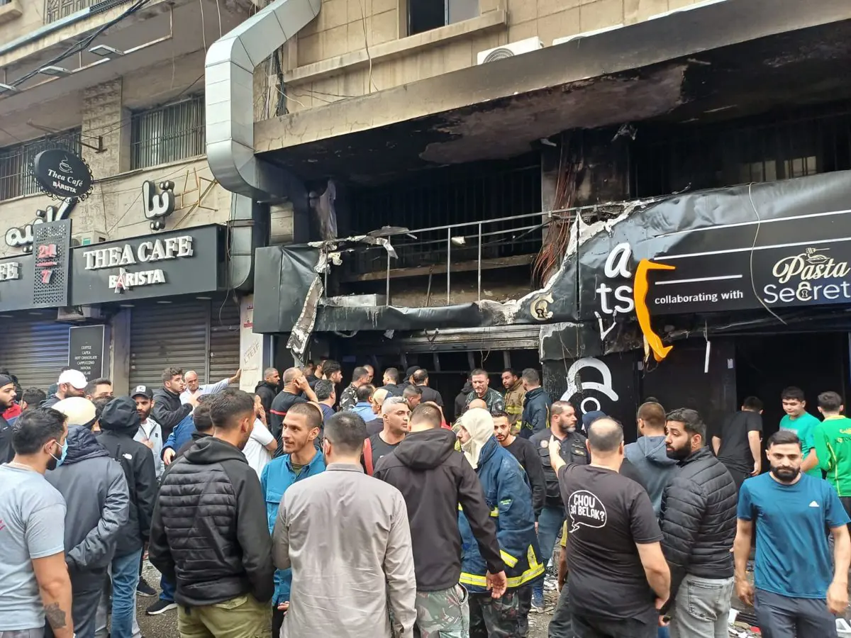 8 قتلى جراء حريق داخل مطعم في بيروت (فيديو)