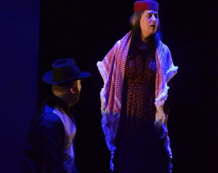 مشهد من المسرحية