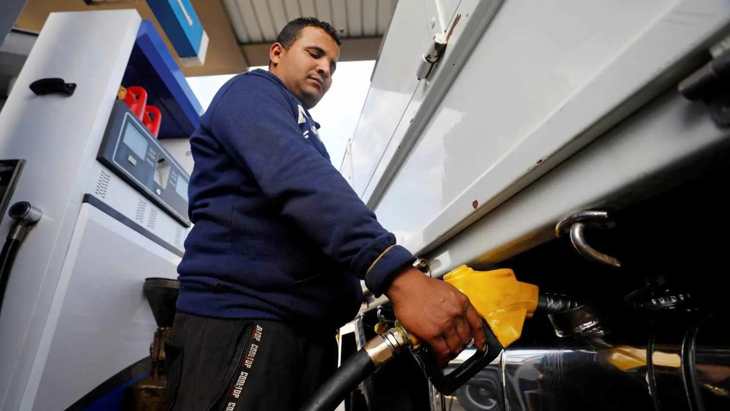 مصر ترفع أسعار الوقود محليا قبل مراجعة من صندوق النقد