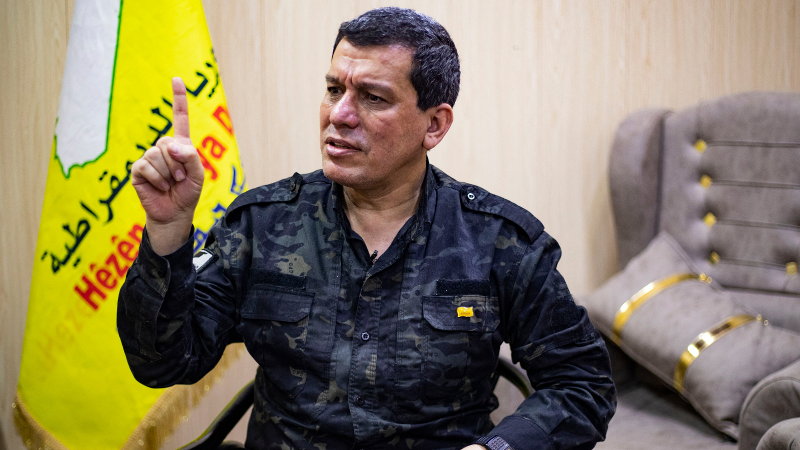 "تصلنا مناشدات من السويداء".. قائد "قسد" يطالب بوقف "نزيف الدم"