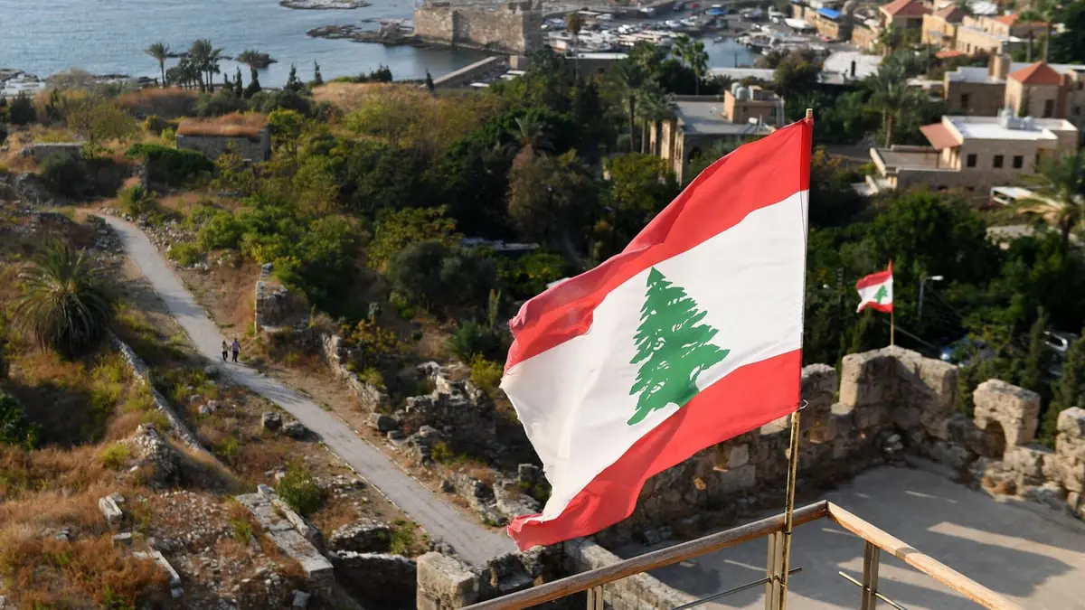 يقطنه سوريون.. انهيار عقار في لبنان يخلف قتلى وجرحى