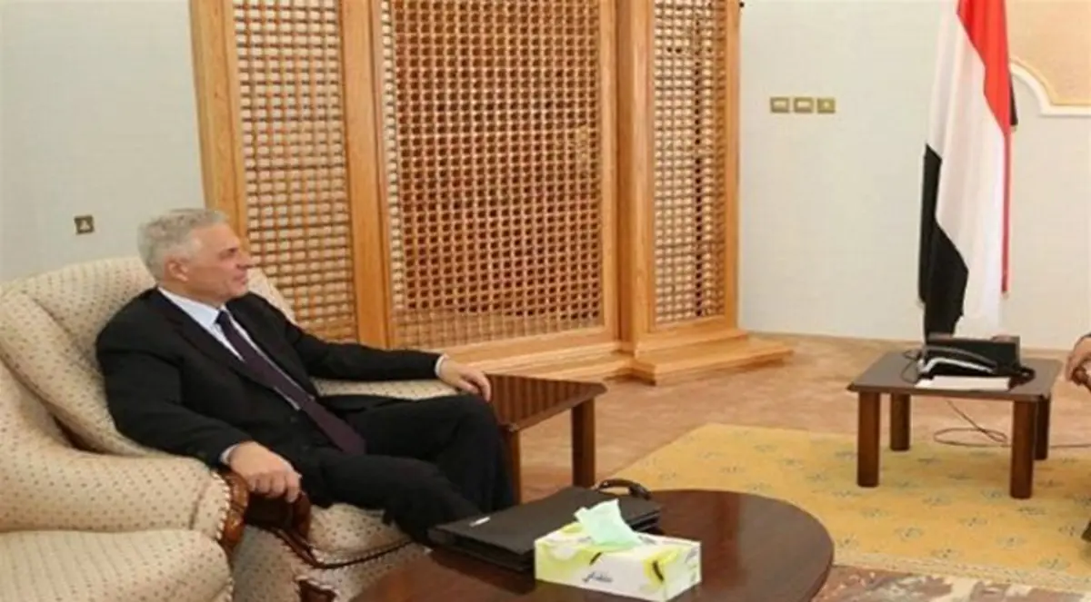 الحوثي يفاجئ السفير الروسي بقوة(صورة)