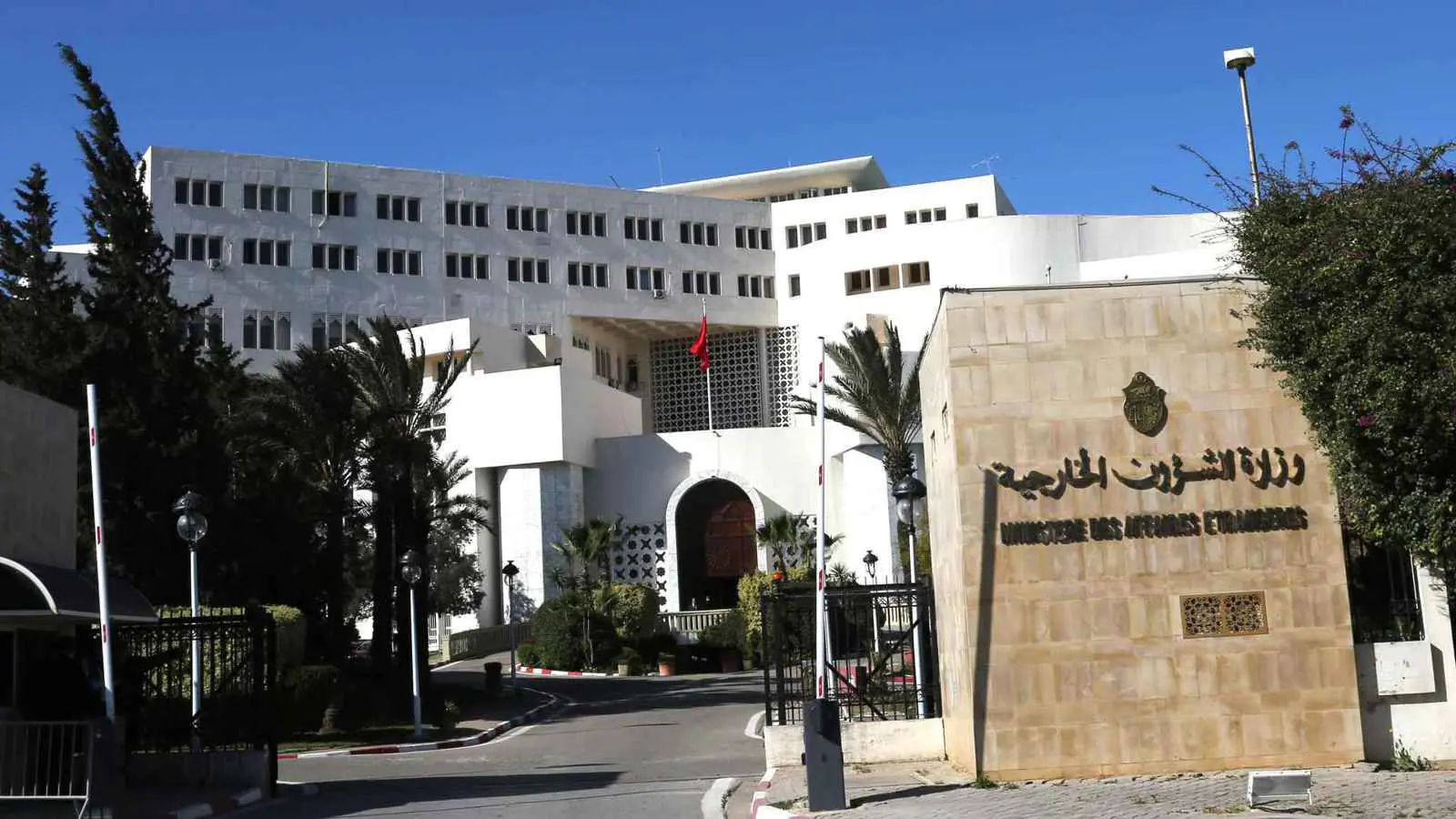 بعد أحداث طرابلس.. تونس تعرب عن استعدادها لاستضافة حوار ليبي