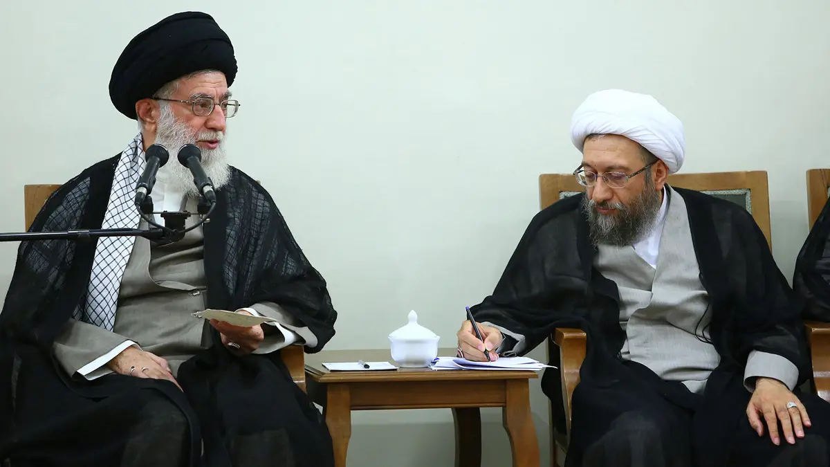 معركة بين خامنئي ولاريجاني بشأن الإطاحة بأمين مجمع تشخيص مصلحة النظام