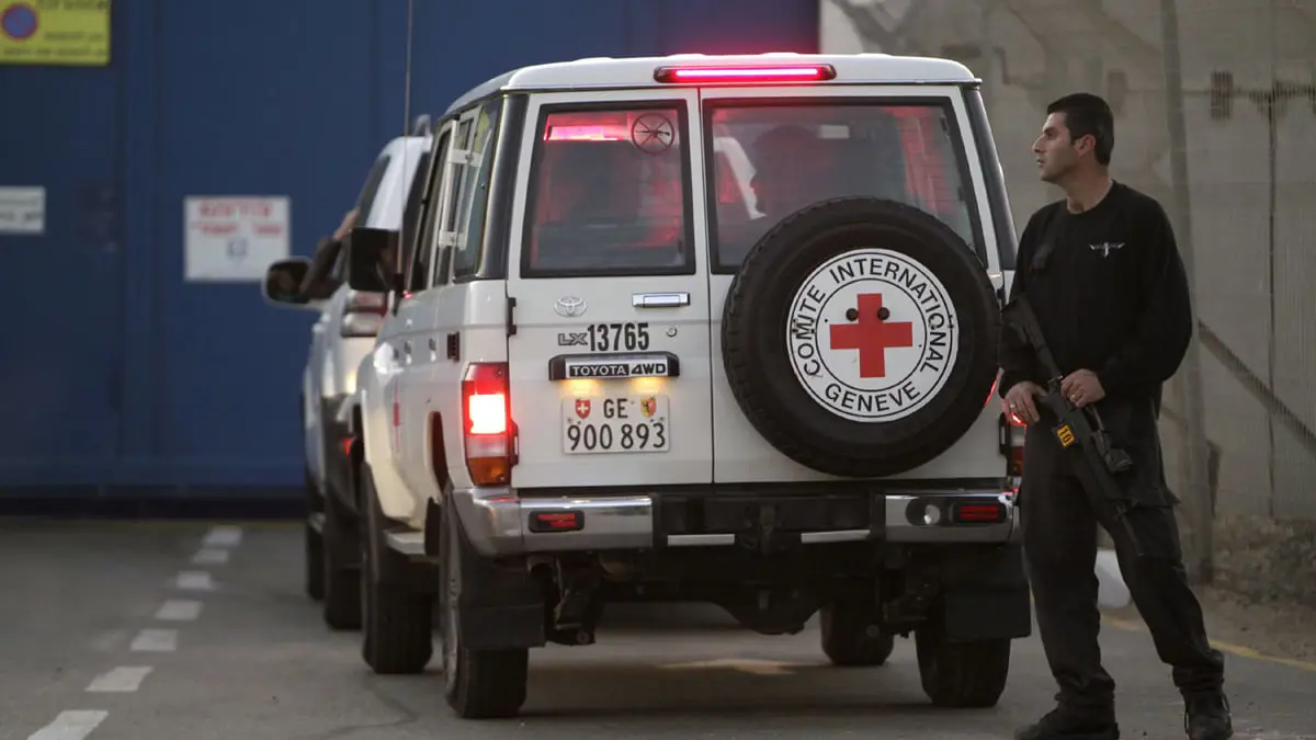 الصليب الأحمر لـ "إرم نيوز": نسعى للقاء المحتجزين في غزة والأسرى في إسرائيل 