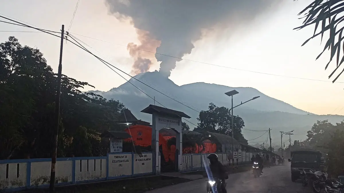 إندونيسيا.. إجلاء أكثر من 2000 شخص بسبب أنشطة بركانية


