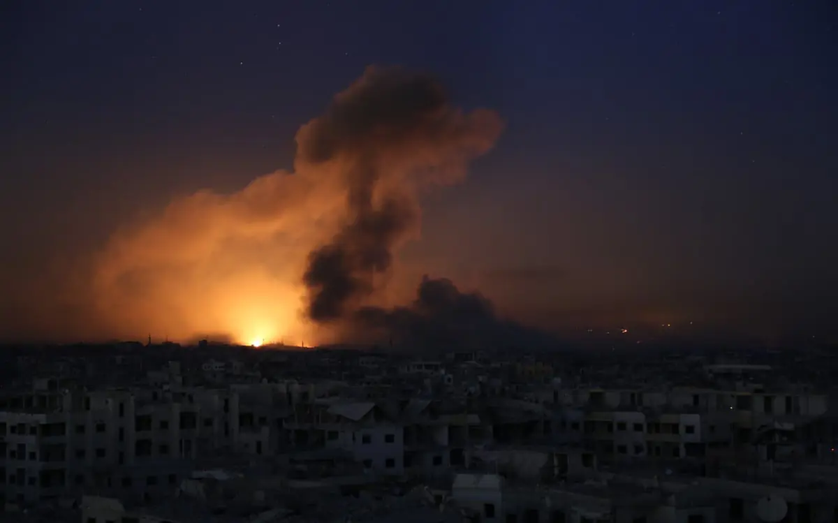 قصف إسرائيلي يستهدف محيط دمشق بعد إطلاق قذائف على الجولان
