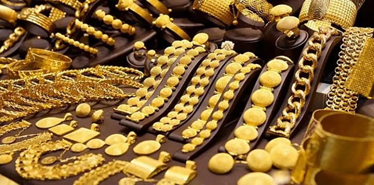 الذهب يتراجع مع تعافي الدولار بعد إغلاق الحكومة الأمريكية