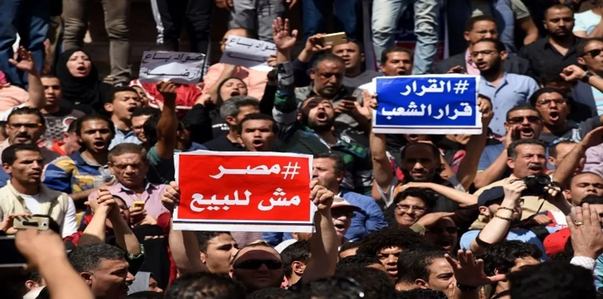 محكمة مصرية تعاقب 17 معارضًا لاتفاقية "تيران وصنافير" بالحبس 6 أشهر