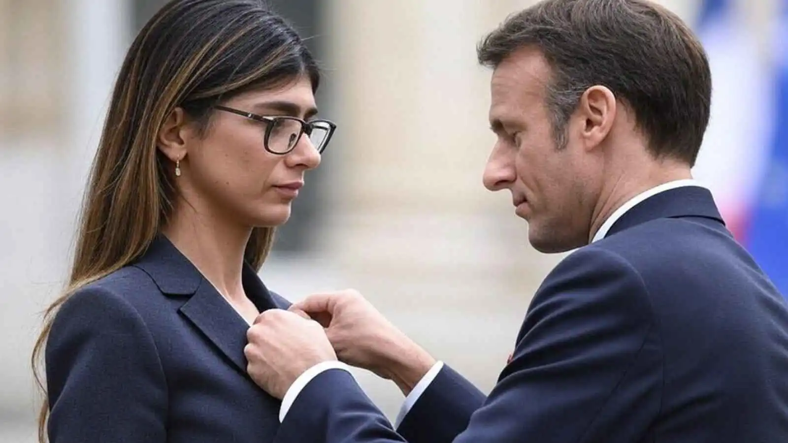 صورة متداولة لماكرون وميا خليفة