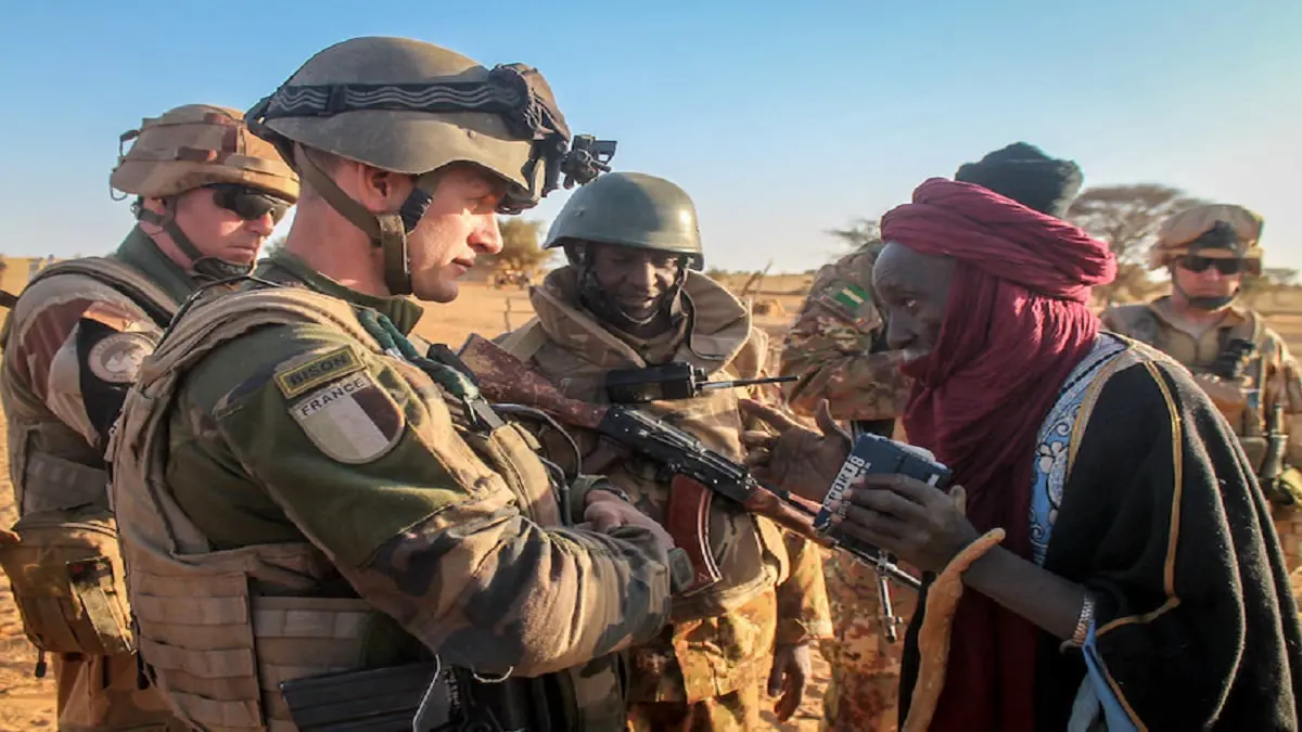 "لوبوان": الحرب في "الساحل" لا يمكن كسبها وانسحاب فرنسا ضروري
