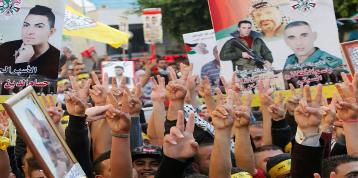 50 من قادة المعتقلين الفلسطينيين بسجون الاحتلال ينضمون للإضراب عن الطعام