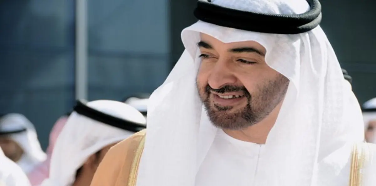 بالفيديو.. محمد بن زايد يثير دهشة المصلين في مسجد بدبي